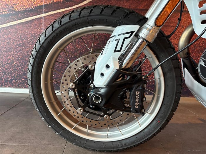2025 Moto Guzzi V85 TT V85