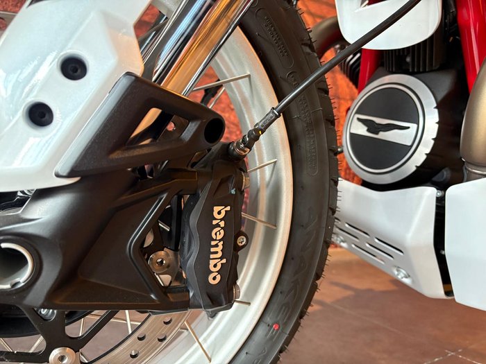 2025 Moto Guzzi V85 TT V85