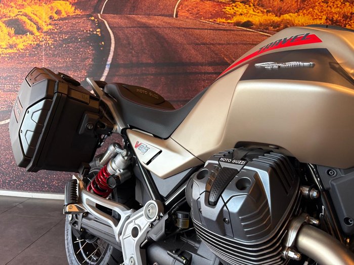 2025 Moto Guzzi V85 TT Travel V85