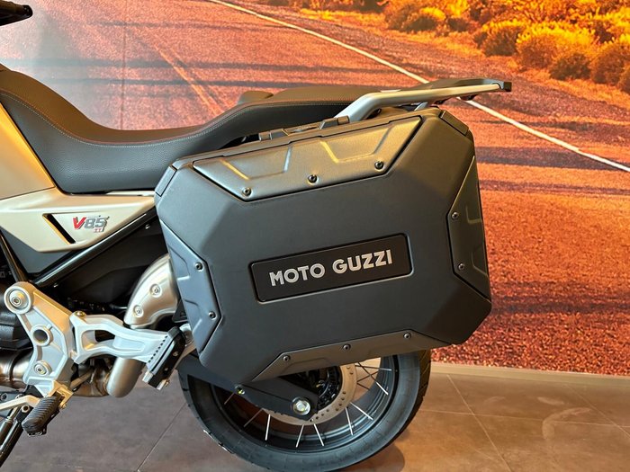 2025 Moto Guzzi V85 TT Travel V85