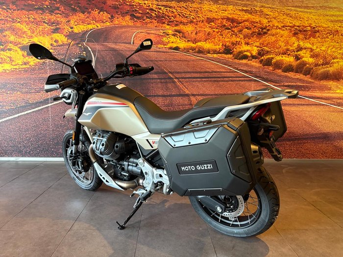 2025 Moto Guzzi V85 TT Travel V85