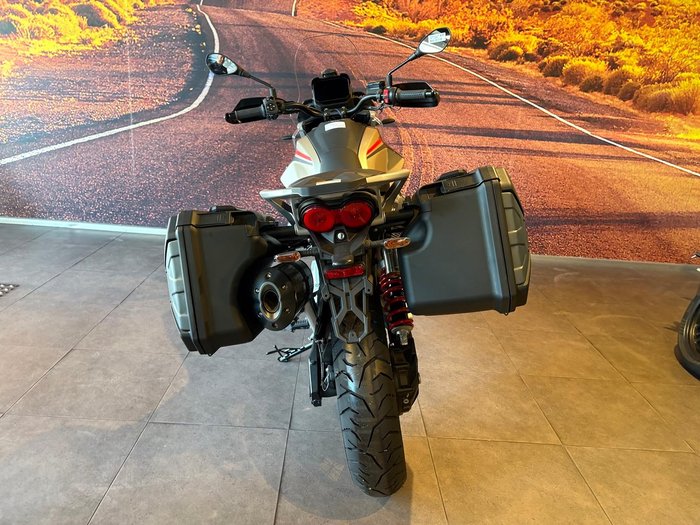 2025 Moto Guzzi V85 TT Travel V85