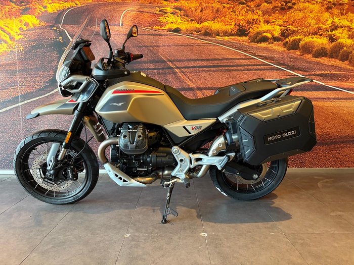 2025 Moto Guzzi V85 TT Travel V85