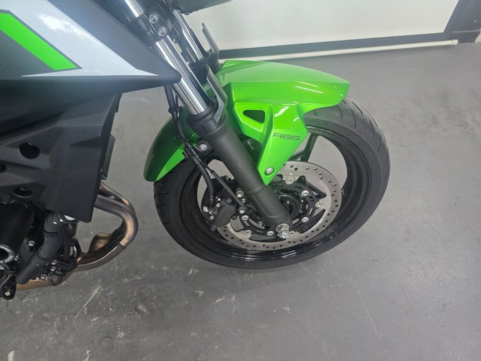 2025 Kawasaki Z500 Green