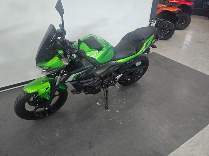 2025 Kawasaki Z500 Green