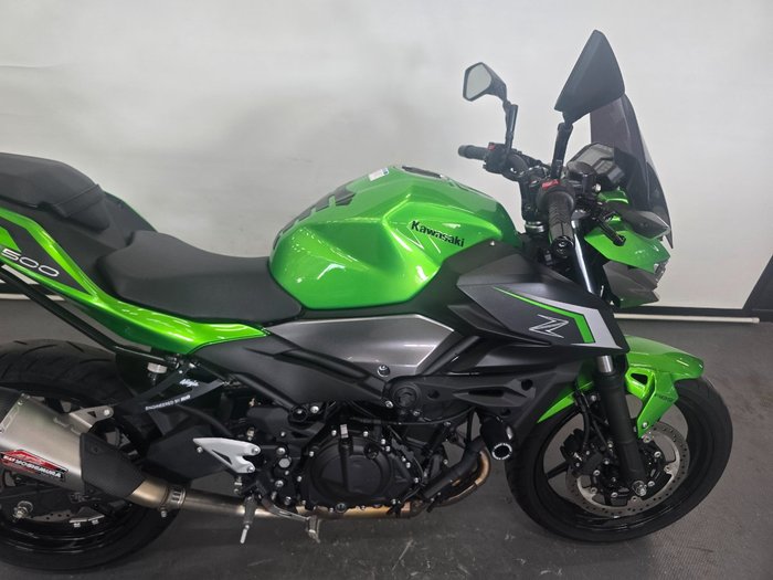 2025 Kawasaki Z500 Green