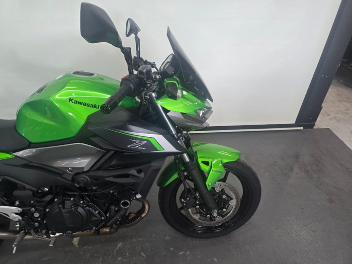 2025 Kawasaki Z500 Green