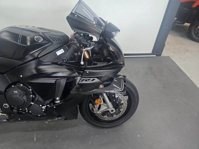 2025 Yamaha YZF-R1 Black