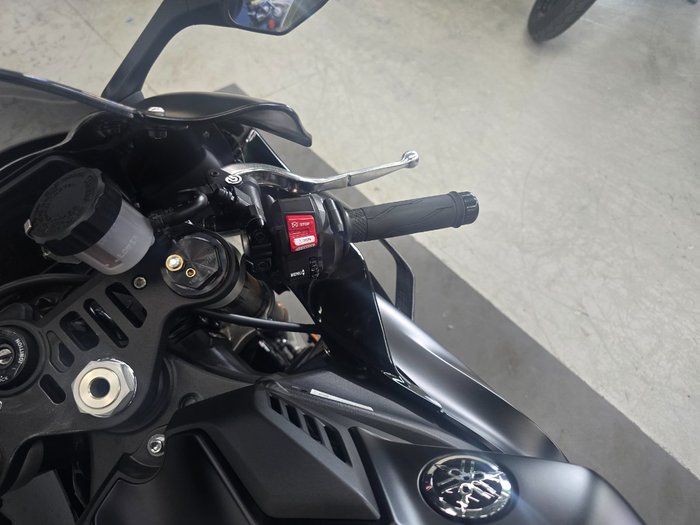2025 Yamaha YZF-R1 Black