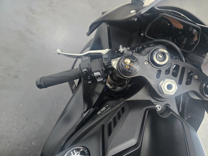 2025 Yamaha YZF-R1 Black