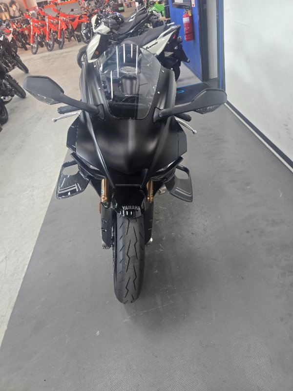2025 Yamaha YZF-R1 Black