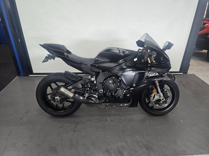 2025 Yamaha YZF-R1 Black