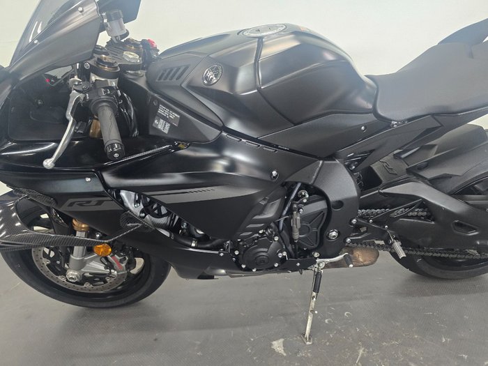 2025 Yamaha YZF-R1 Black