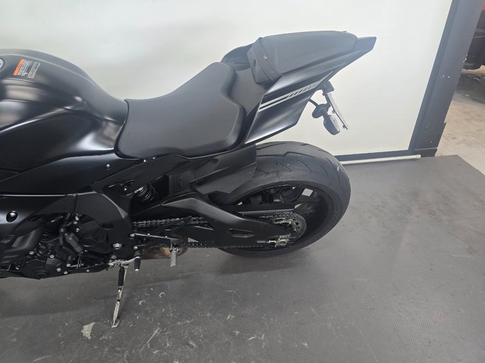 2025 Yamaha YZF-R1 Black