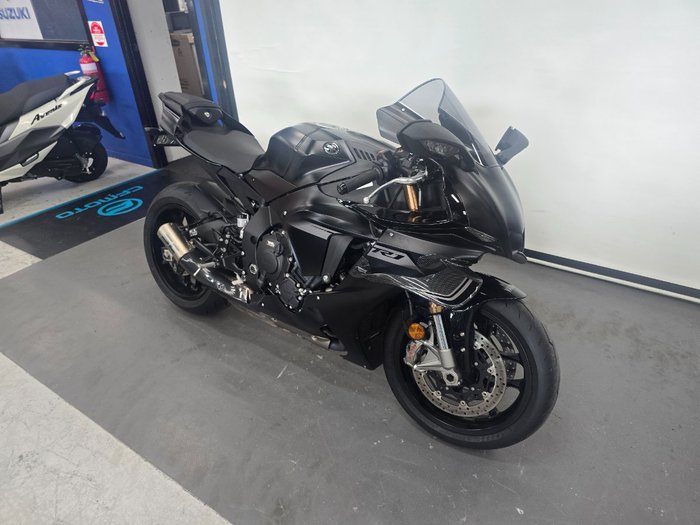 2025 Yamaha YZF-R1 Black