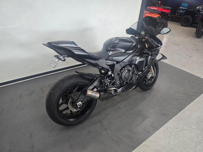 2025 Yamaha YZF-R1 Black