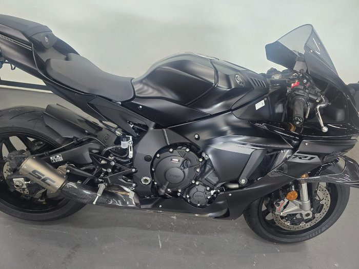 2025 Yamaha YZF-R1 Black