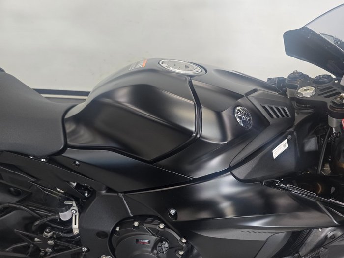 2025 Yamaha YZF-R1 Black