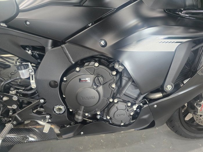 2025 Yamaha YZF-R1 Black