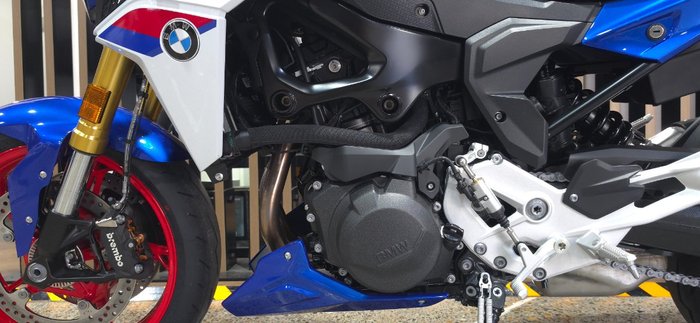 2026 BMW Motorrad F 900 R BLUE