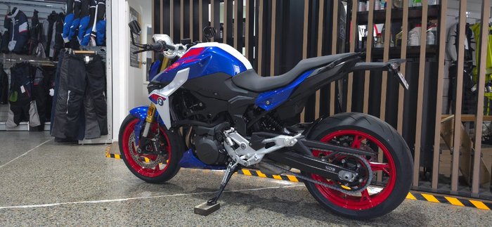 2026 BMW Motorrad F 900 R BLUE