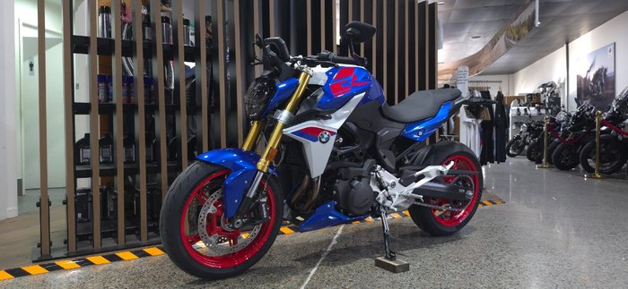 2026 BMW Motorrad F 900 R BLUE