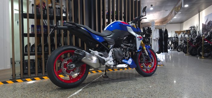 2026 BMW Motorrad F 900 R BLUE