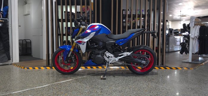2026 BMW Motorrad F 900 R BLUE