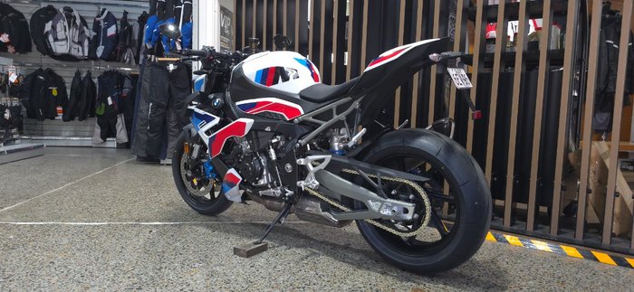 2026 BMW Motorrad M 1000 R WHITE