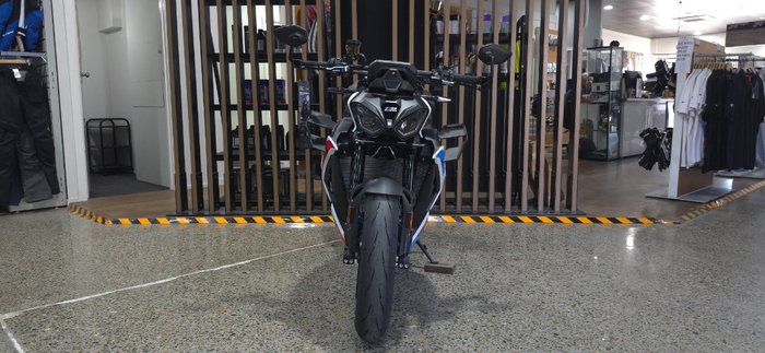 2026 BMW Motorrad M 1000 R WHITE