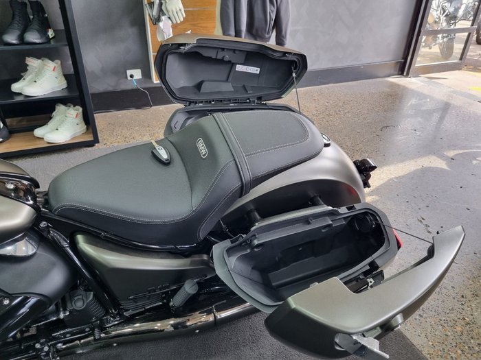 2024 BMW Motorrad R 18 ROCTANE MANHATTEN METALLIC MATTE