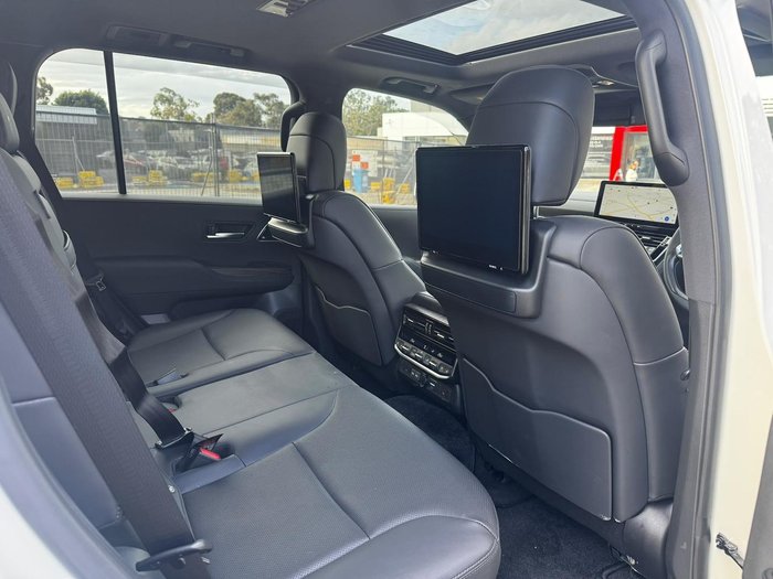 2026 Toyota Landcruiser Sahara FJA300R 4X4 Dual Range Crystal Pearl