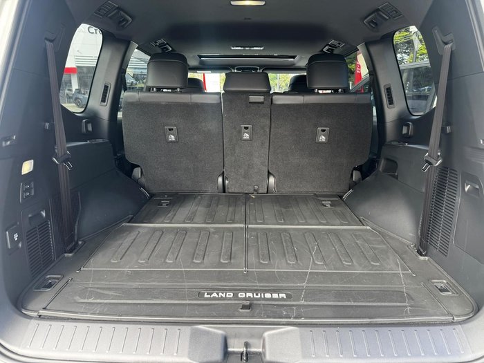 2026 Toyota Landcruiser Sahara FJA300R 4X4 Dual Range Crystal Pearl