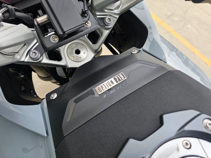 2026 BMW Motorrad R 1300 RS OPTION 719 Brooklyn Grey Metall