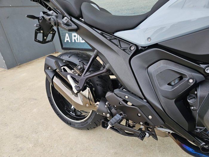 2026 BMW Motorrad R 1300 RS OPTION 719 Brooklyn Grey Metall