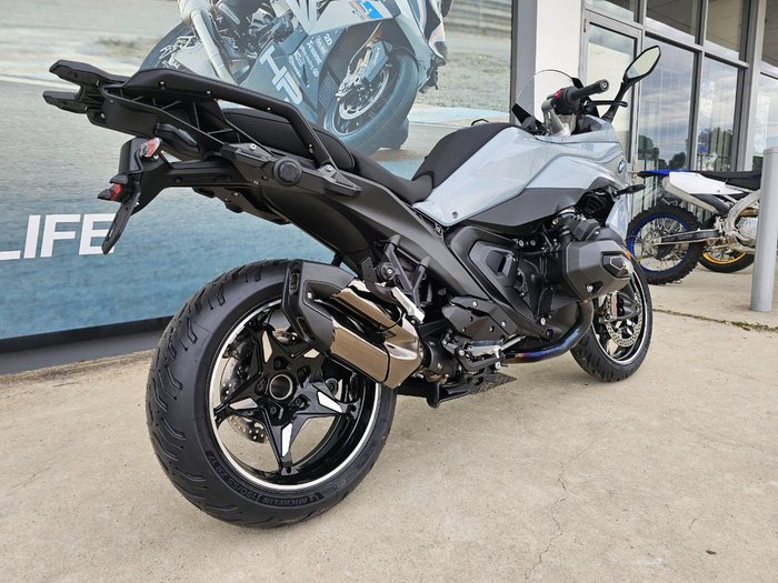 2026 BMW Motorrad R 1300 RS OPTION 719 Brooklyn Grey Metall