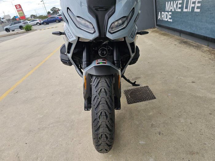 2026 BMW Motorrad R 1300 RS OPTION 719 Brooklyn Grey Metall