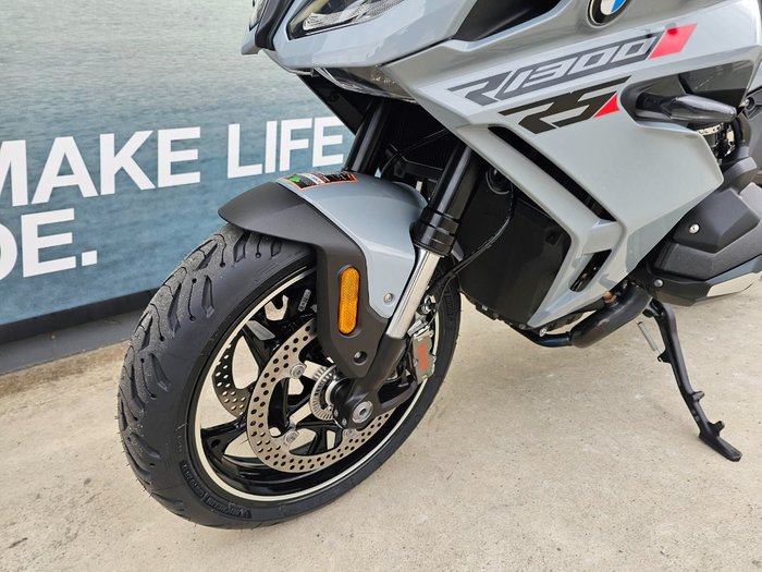 2026 BMW Motorrad R 1300 RS OPTION 719 Brooklyn Grey Metall