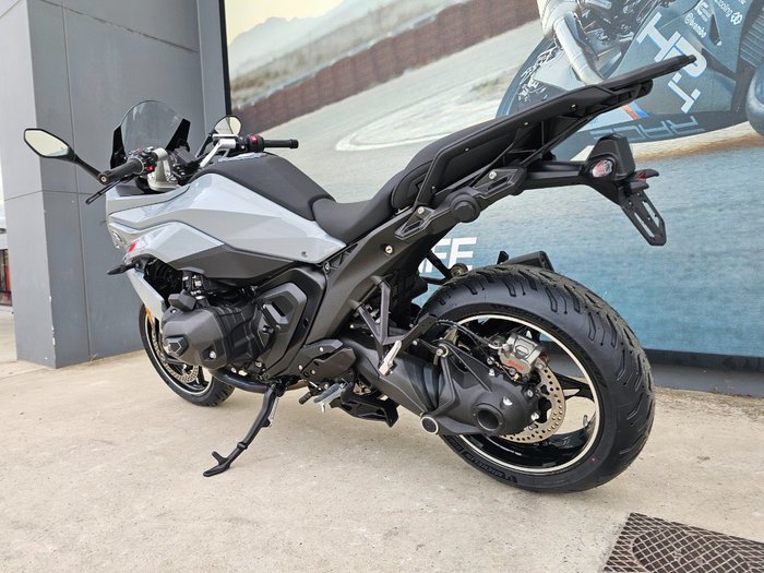 2026 BMW Motorrad R 1300 RS OPTION 719 Brooklyn Grey Metall