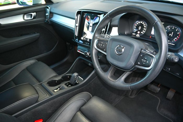 2020 Volvo XC40 T4 Momentum