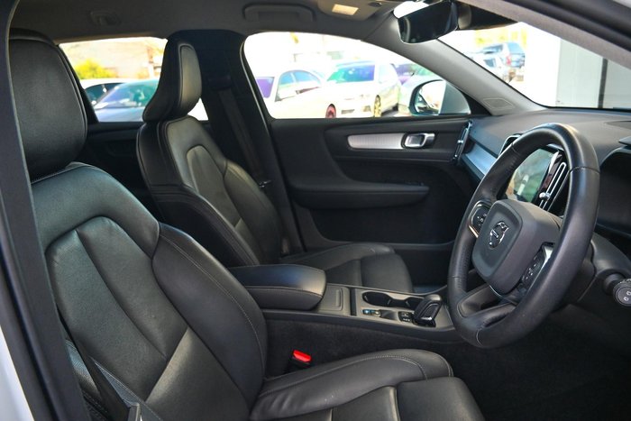 2020 Volvo XC40 T4 Momentum