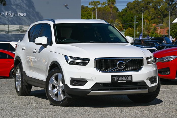 2020 Volvo XC40 T4 Momentum