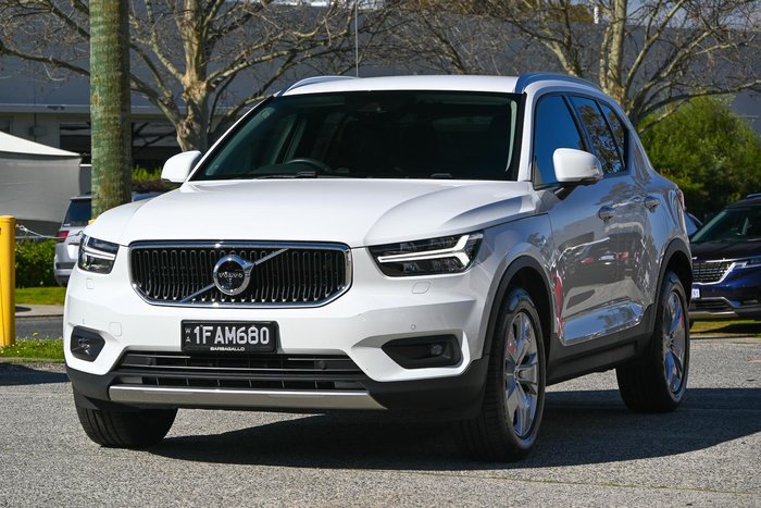 2020 Volvo XC40 T4 Momentum