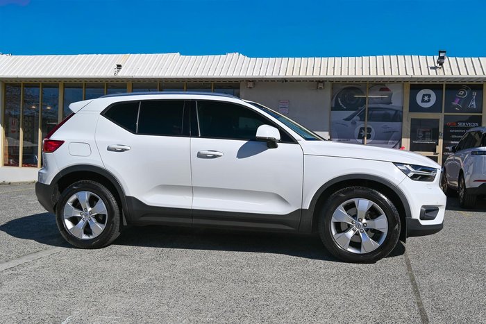 2020 Volvo XC40 T4 Momentum