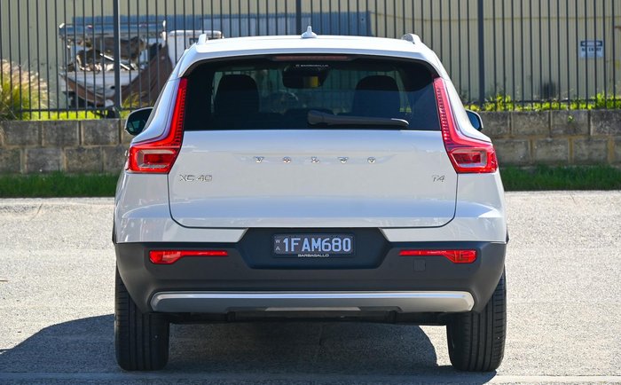 2020 Volvo XC40 T4 Momentum