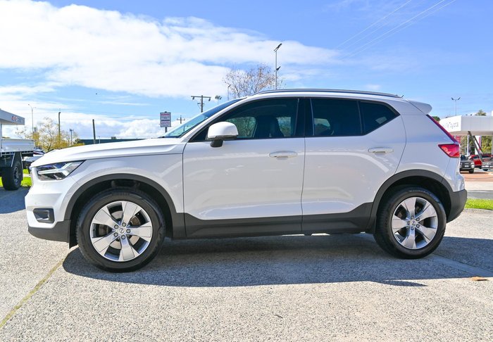 2020 Volvo XC40 T4 Momentum