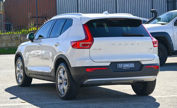 2020 Volvo XC40 T4 Momentum