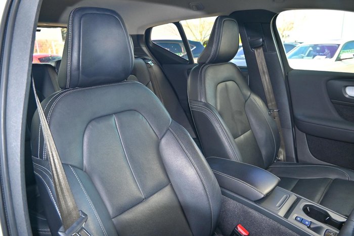 2020 Volvo XC40 T4 Momentum