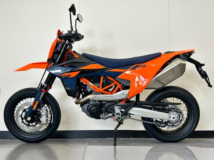 2026 KTM 690 SMC R SMC Orange