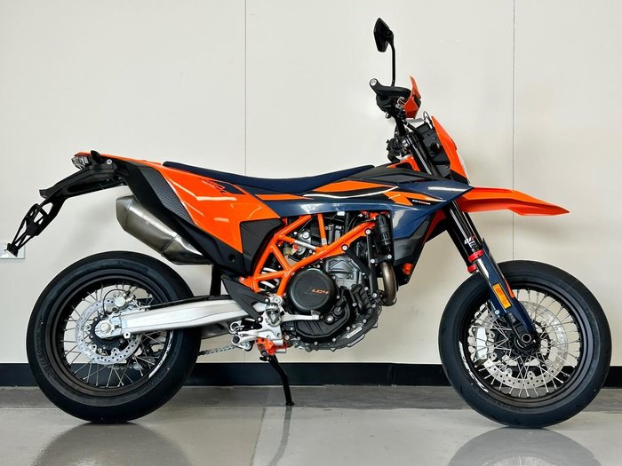2026 KTM 690 SMC R SMC Orange
